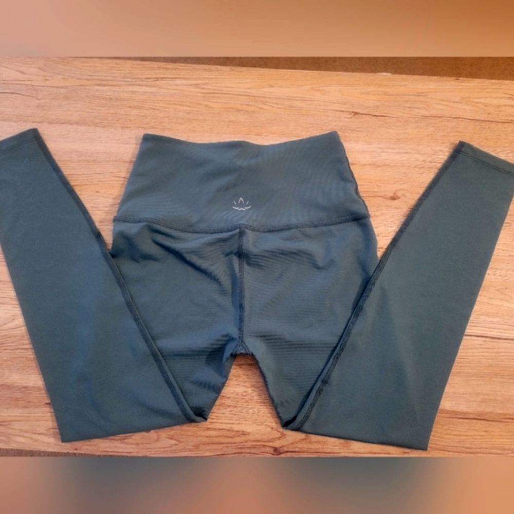 Beyond Yoga leggings green olive